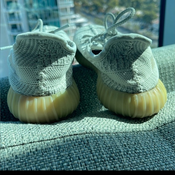 2 pair of Yeezy Boost 350 V2 - Picture 8 of 16